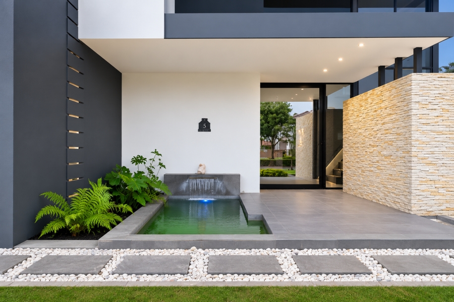 5 Bedroom Property for Sale in The Islands Estates North West